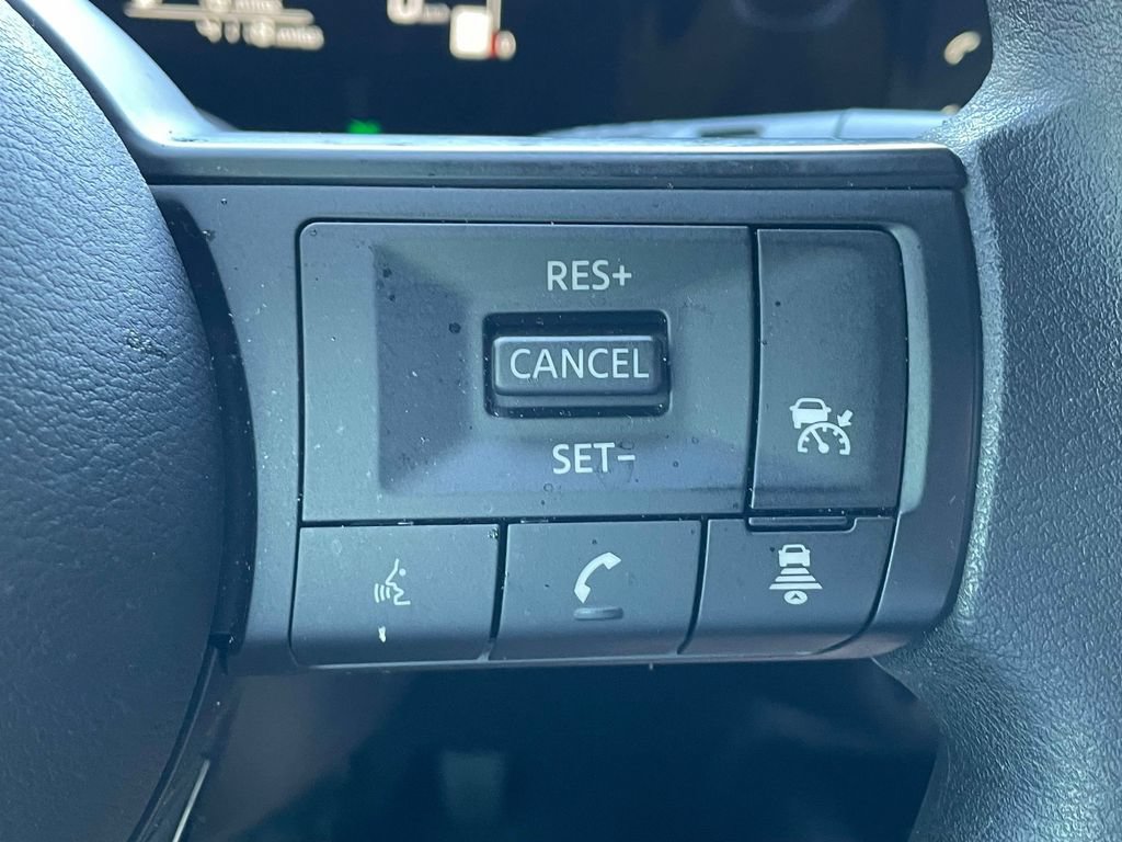 Used 2025 Nissan Kicks SV FWD image 30
