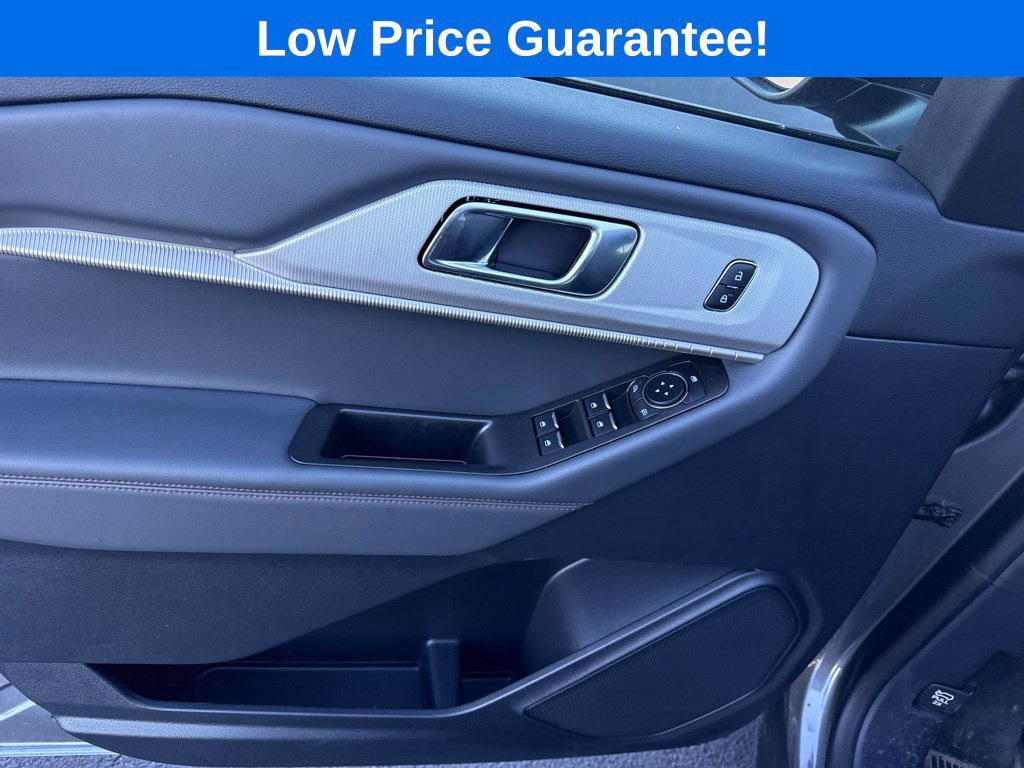 Used 2026 Ford Explorer Active AWD/4WD image 21