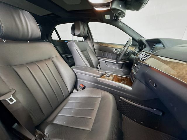 Used 2016 Mercedes-Benz E 400 4MATIC Sedan image 31