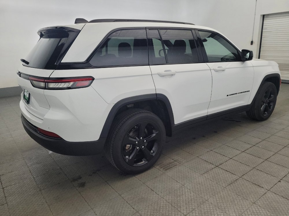 Used 2023 Jeep Grand Cherokee Altitude AWD/4WD image 10