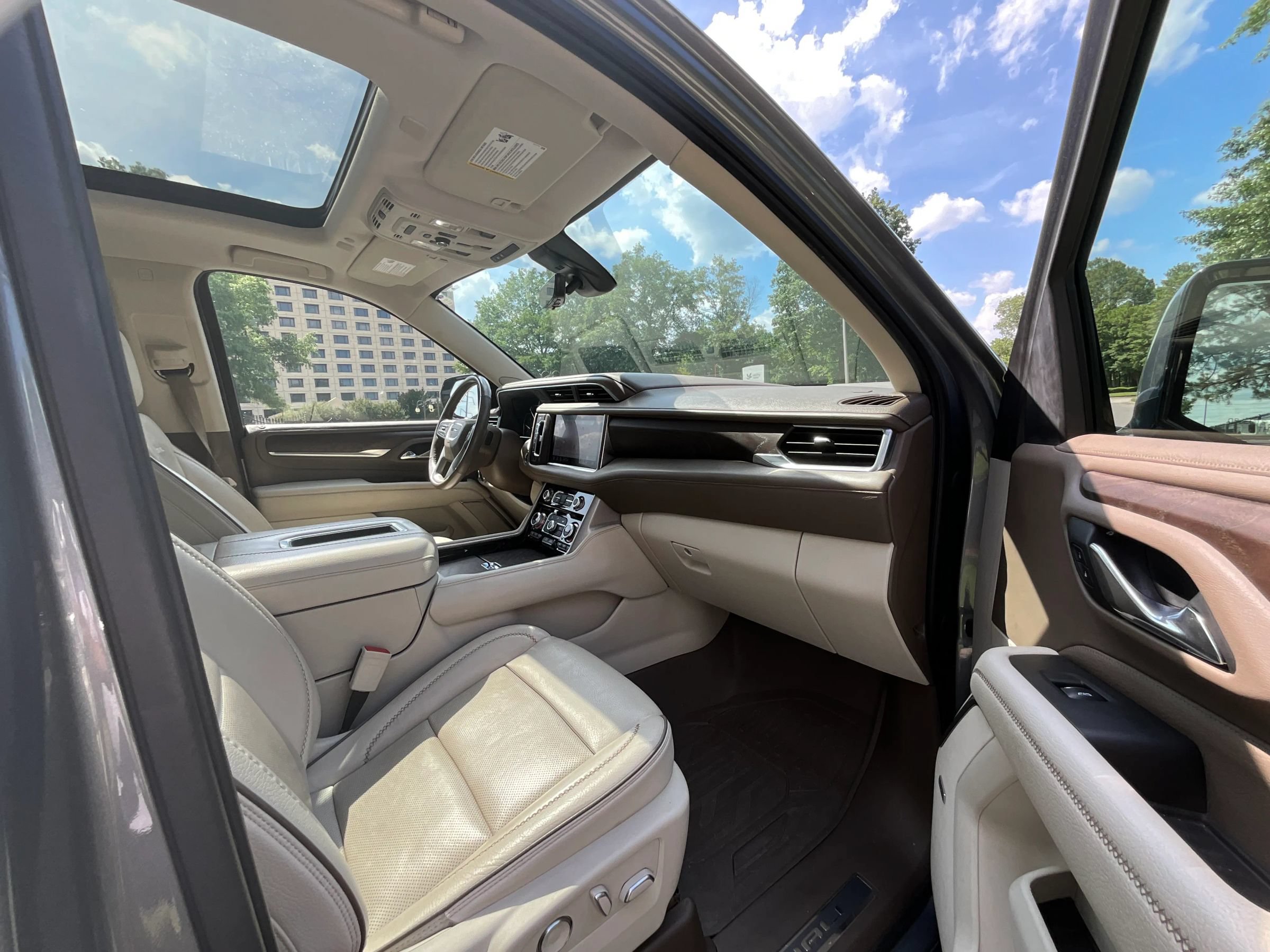 Used 2021 GMC Yukon Denali w/ Denali Premium Package AWD/4WD image 20