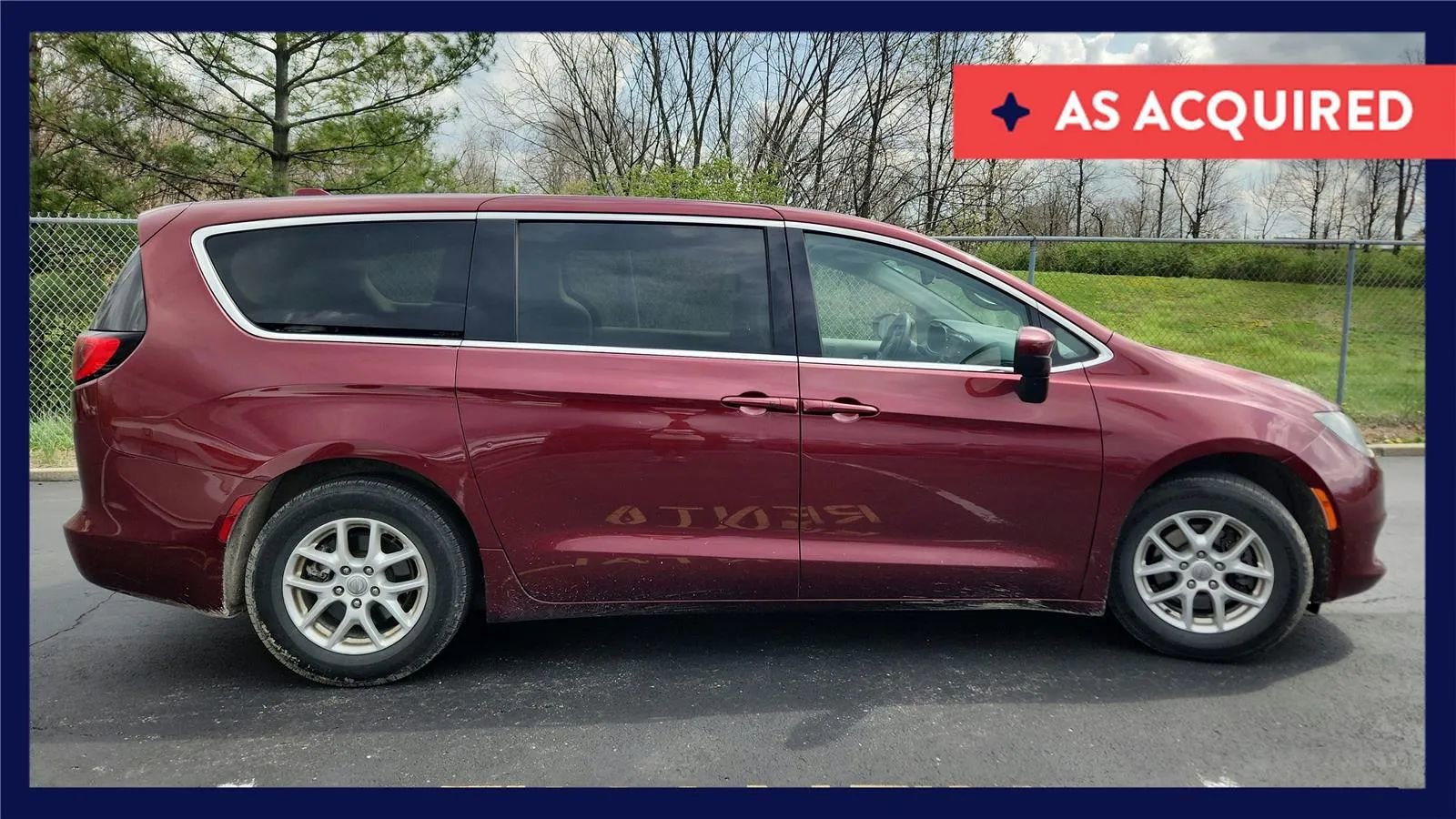 Used 2017 Chrysler Pacifica Touring image 1