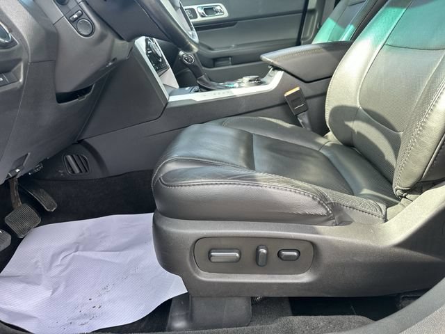 Used 2015 Ford Explorer Limited w/ Equipment Group 301A AWD/4WD image 16
