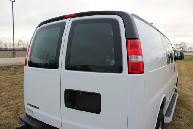 Used 2022 Chevrolet Express 2500 w/ Driver Convenience Package image 9