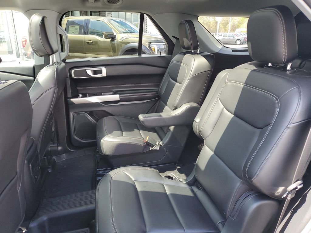 Used 2023 Ford Explorer XLT w/ Equipment Group 202A AWD/4WD image 31