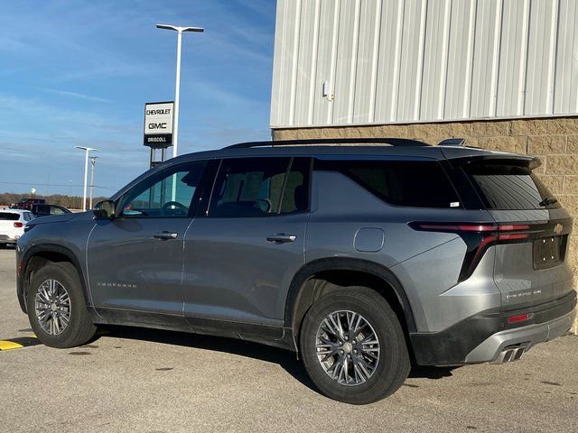 Used 2025 Chevrolet Traverse LT image 7
