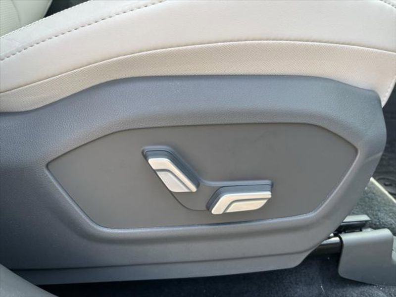 Used 2025 Hyundai Santa Fe Calligraphy image 17