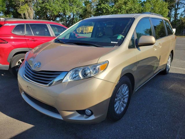Used 2014 Toyota Sienna XLE FWD image 8