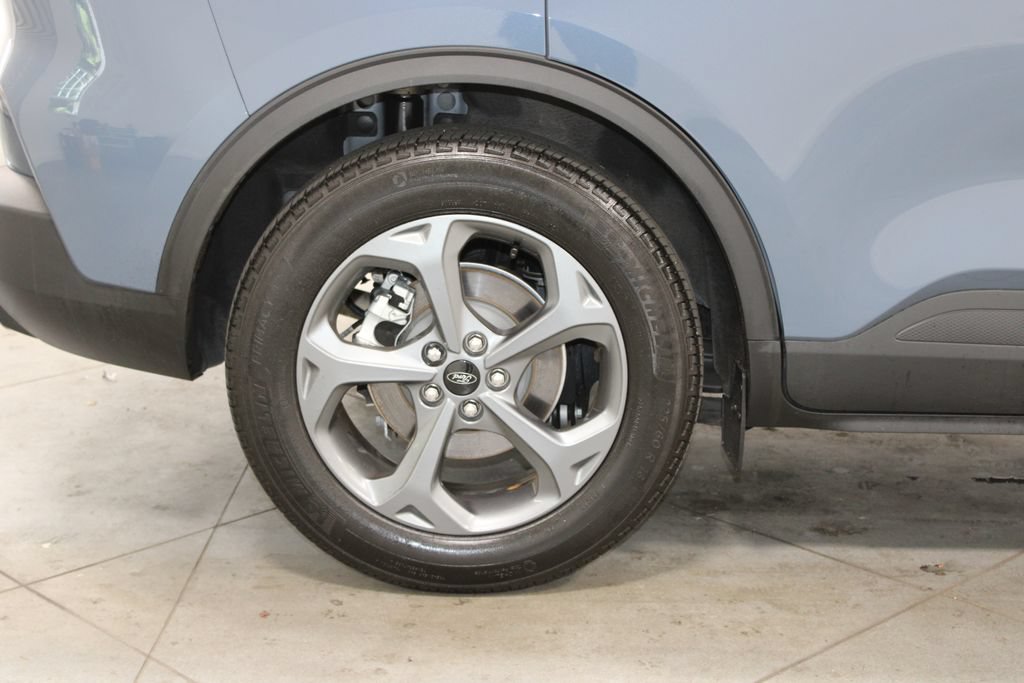 Used 2025 Ford Escape ST-Line w/ Tech Pack #1 FWD image 14