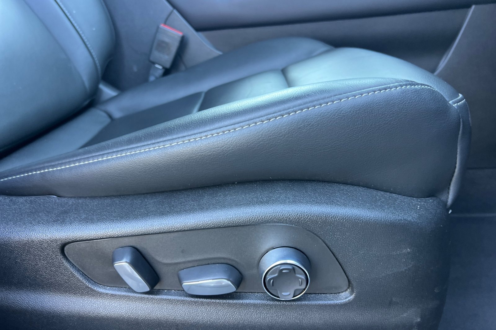 Certified 2024 Cadillac XT4 Premium Luxury image 23