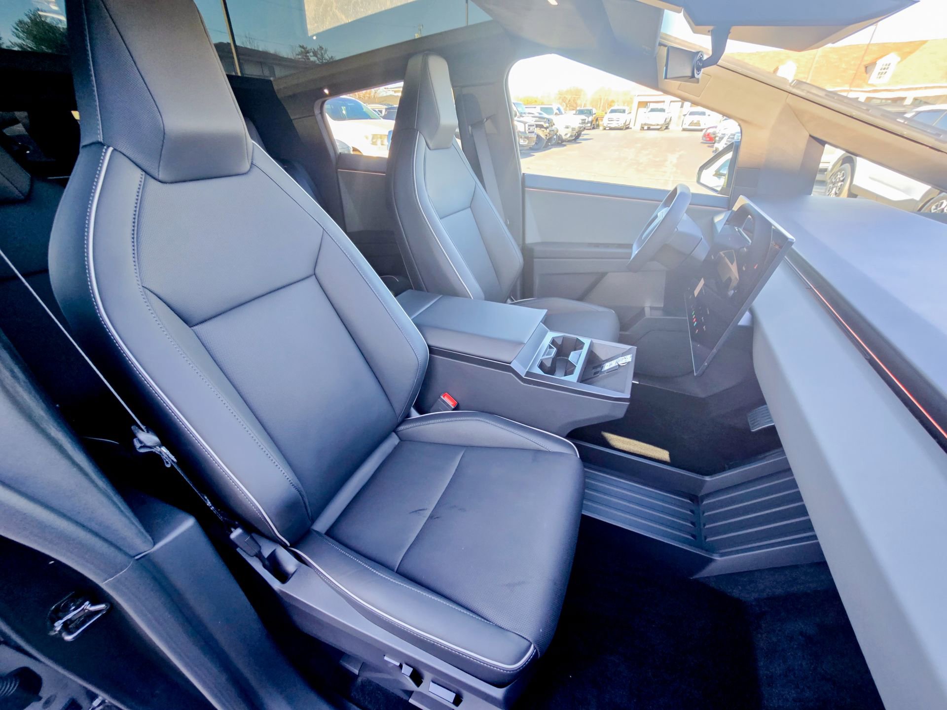 Used 2025 Tesla Cybertruck AWD Crew Cab image 33