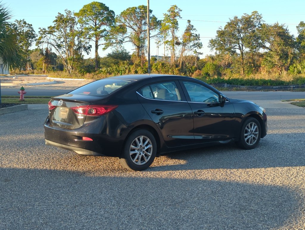 Used 2014 MAZDA MAZDA3 i Touring w/ Moonroof Package 1 FWD image 7