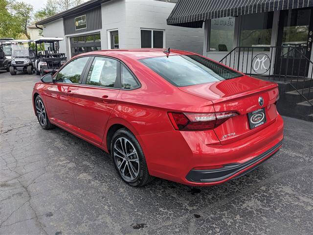 Used 2024 Volkswagen Jetta Sport image 3