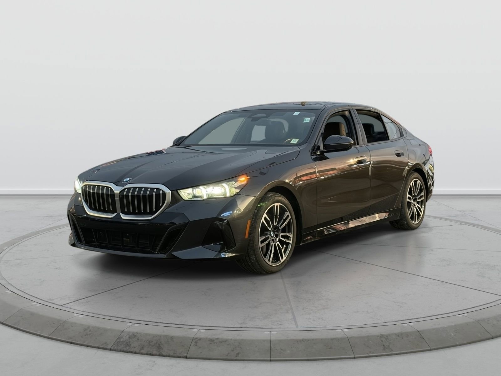 Used 2026 BMW 530i xDrive image 3