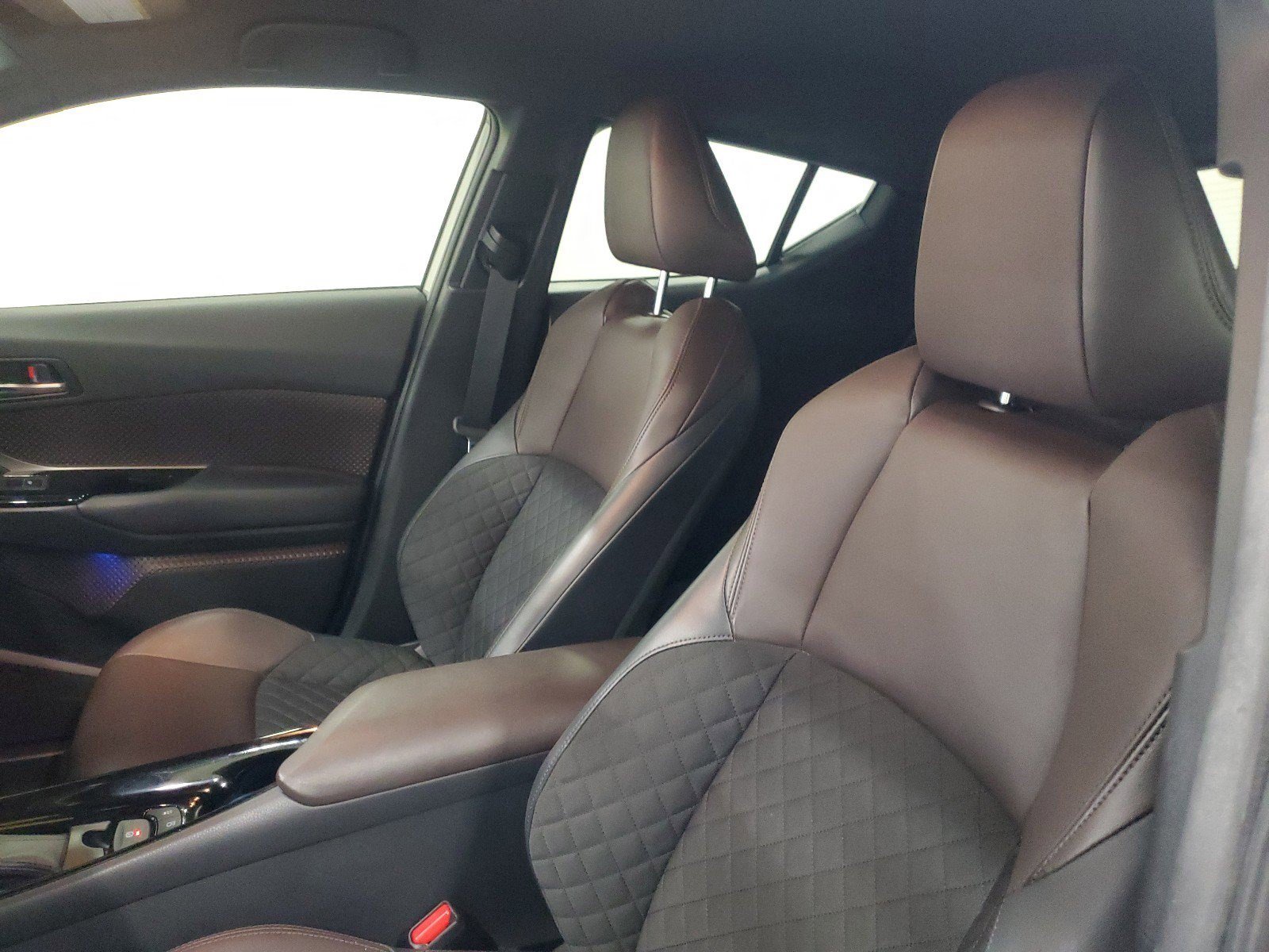 Used 2019 Toyota C-HR Limited FWD image 19