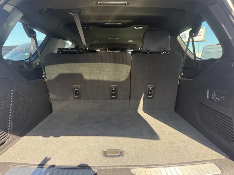Used 2025 GMC Yukon XL Denali image 17