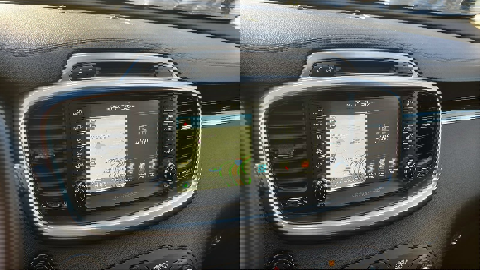 Used 2017 Kia Sorento SX image 16