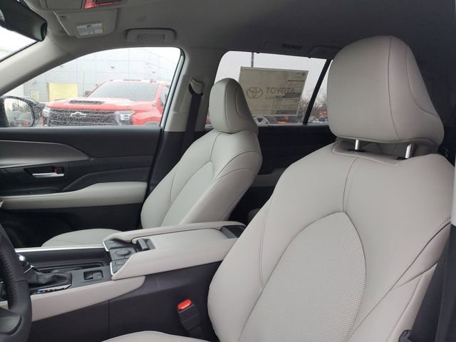 New 2026 Toyota Grand Highlander XLE image 12