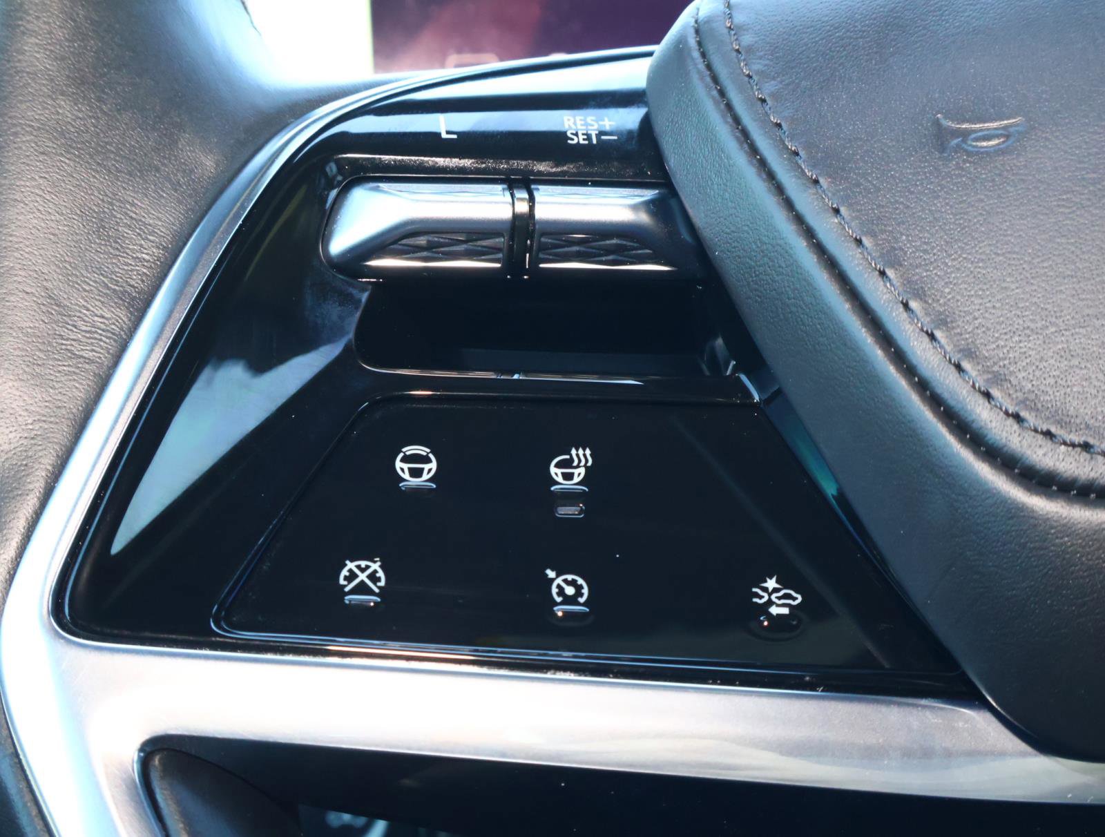 Used 2025 Cadillac Escalade ESV Sport Platinum w/ LPO, Floor Liner Package image 32