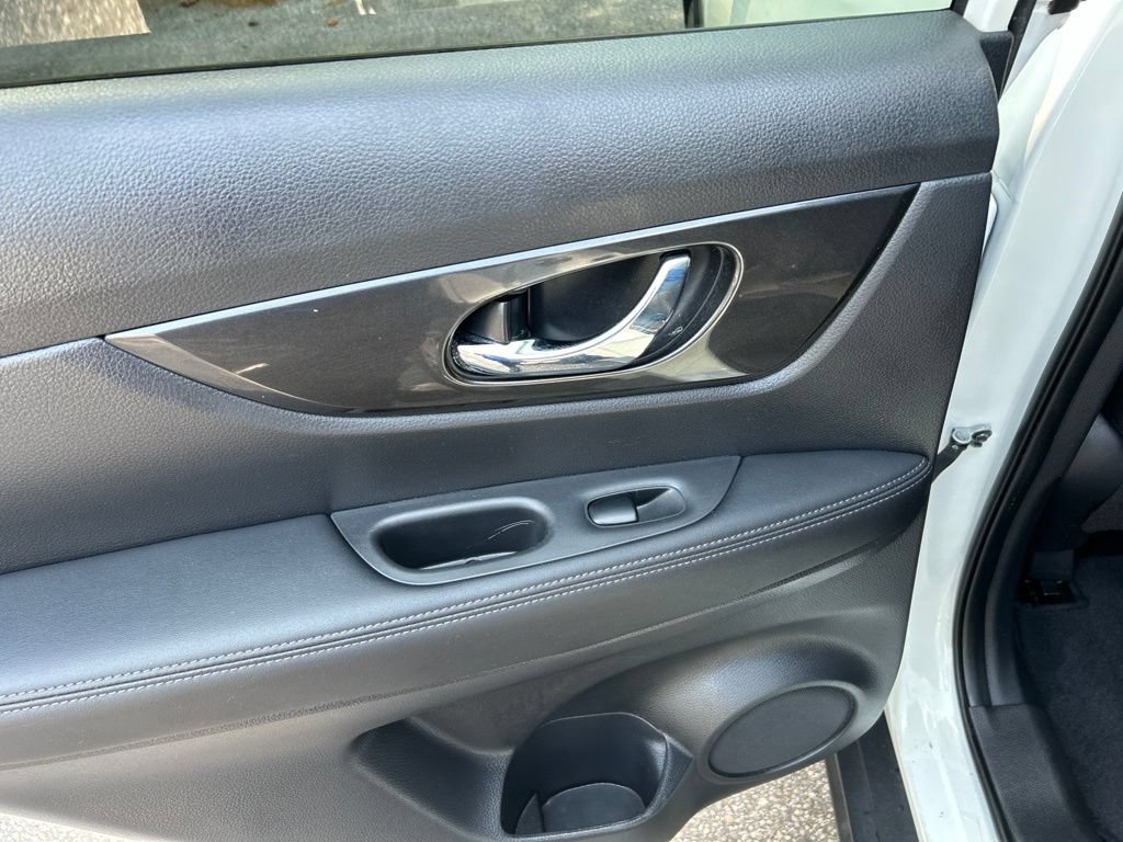 Used 2019 Nissan Rogue SV FWD image 27