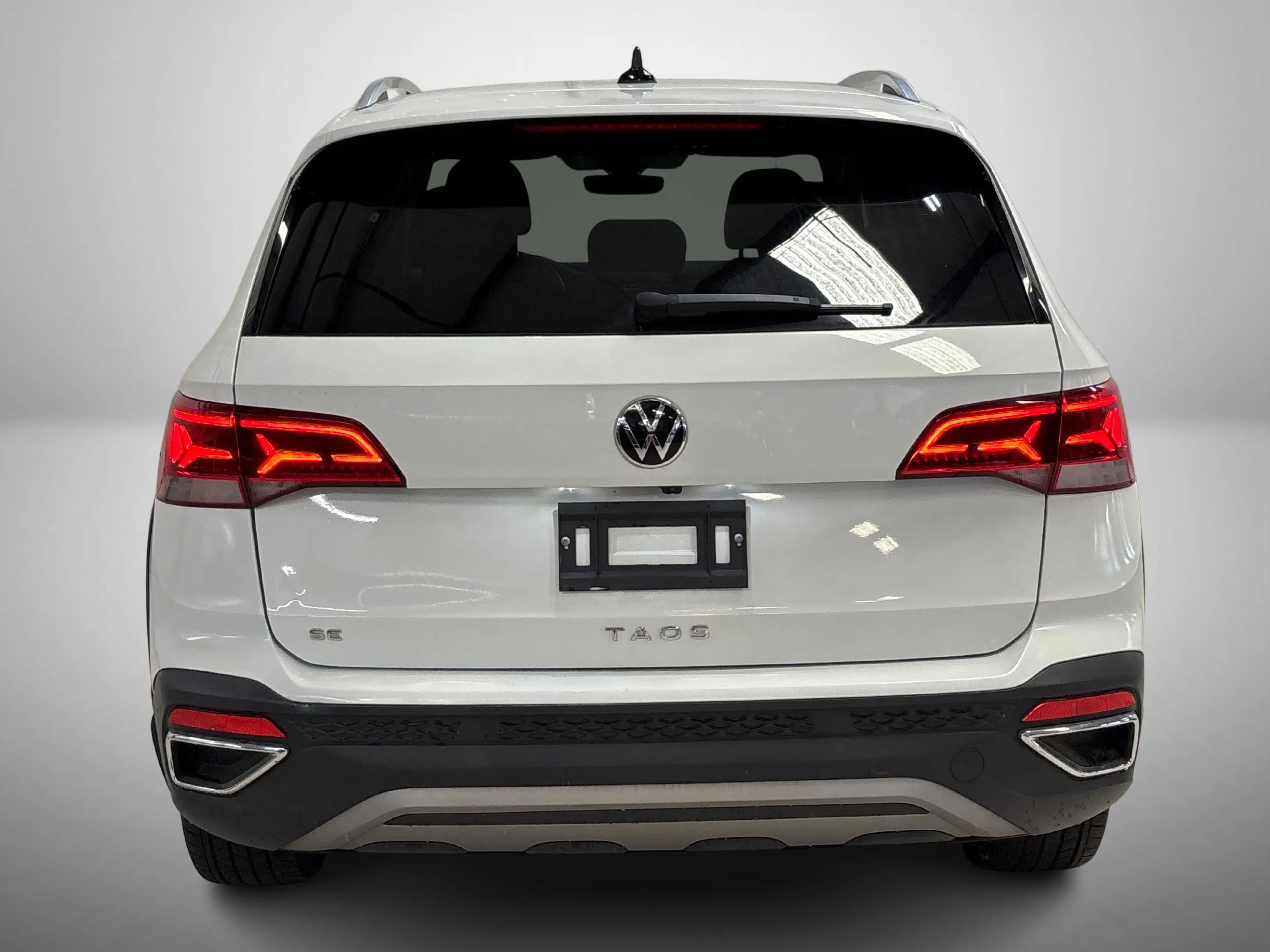 Used 2023 Volkswagen Taos SE w/ Black Wheel Package FWD image 5