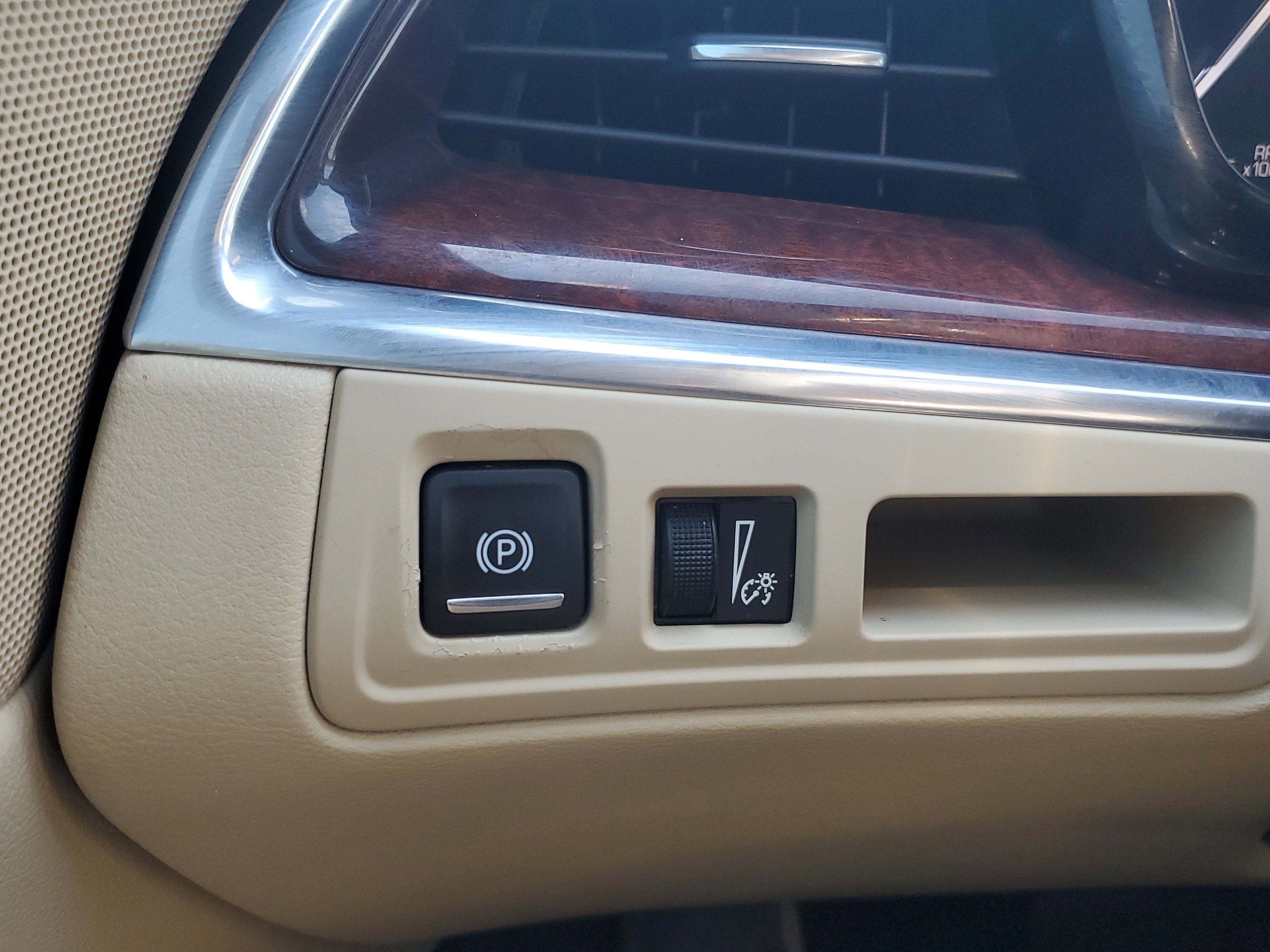 Used 2019 Cadillac XT5 Premium Luxury w/ Driver Assist Package image 25