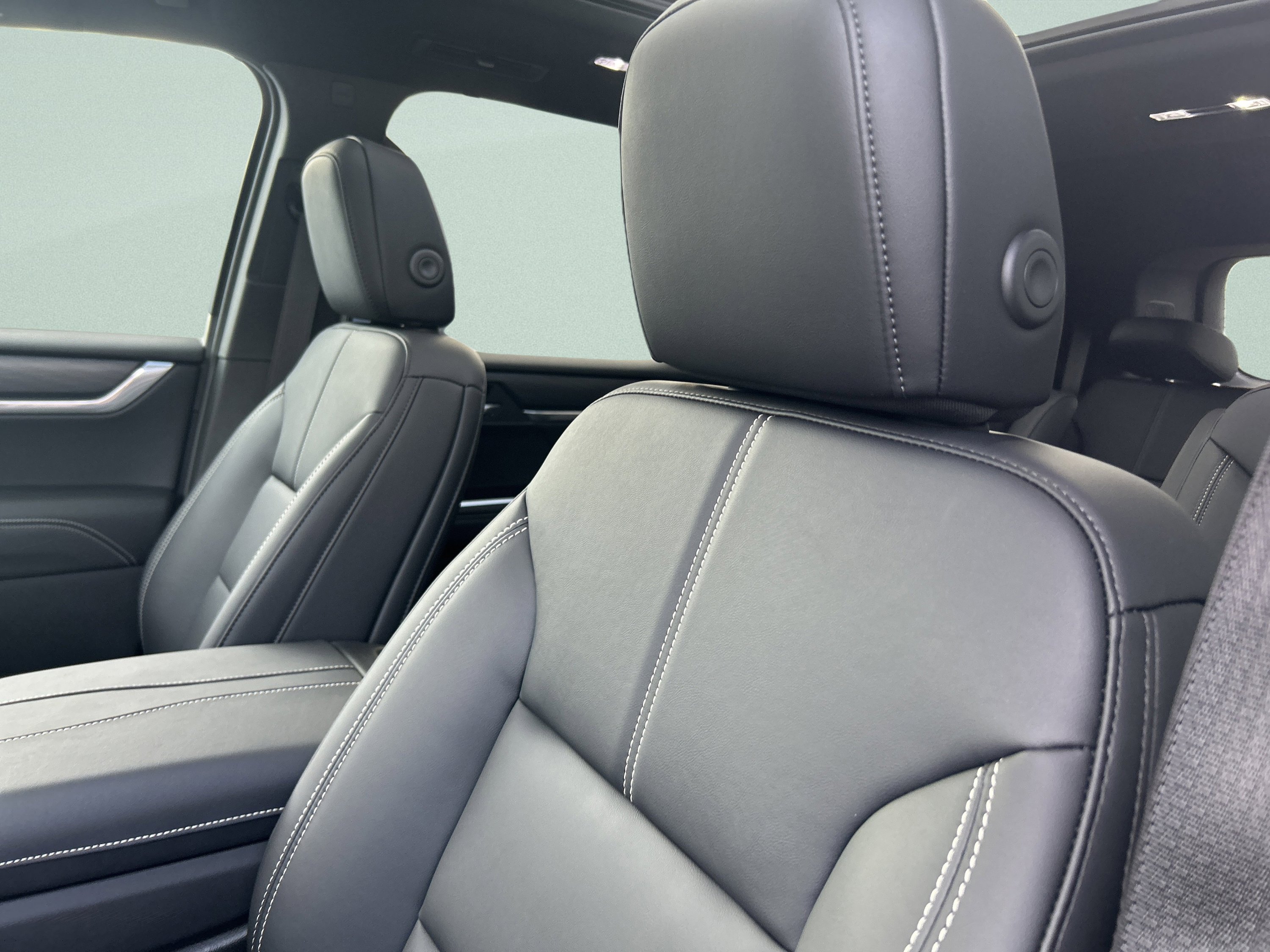 New 2026 GMC Acadia Elevation w/ Elevation Premium Package AWD/4WD image 12