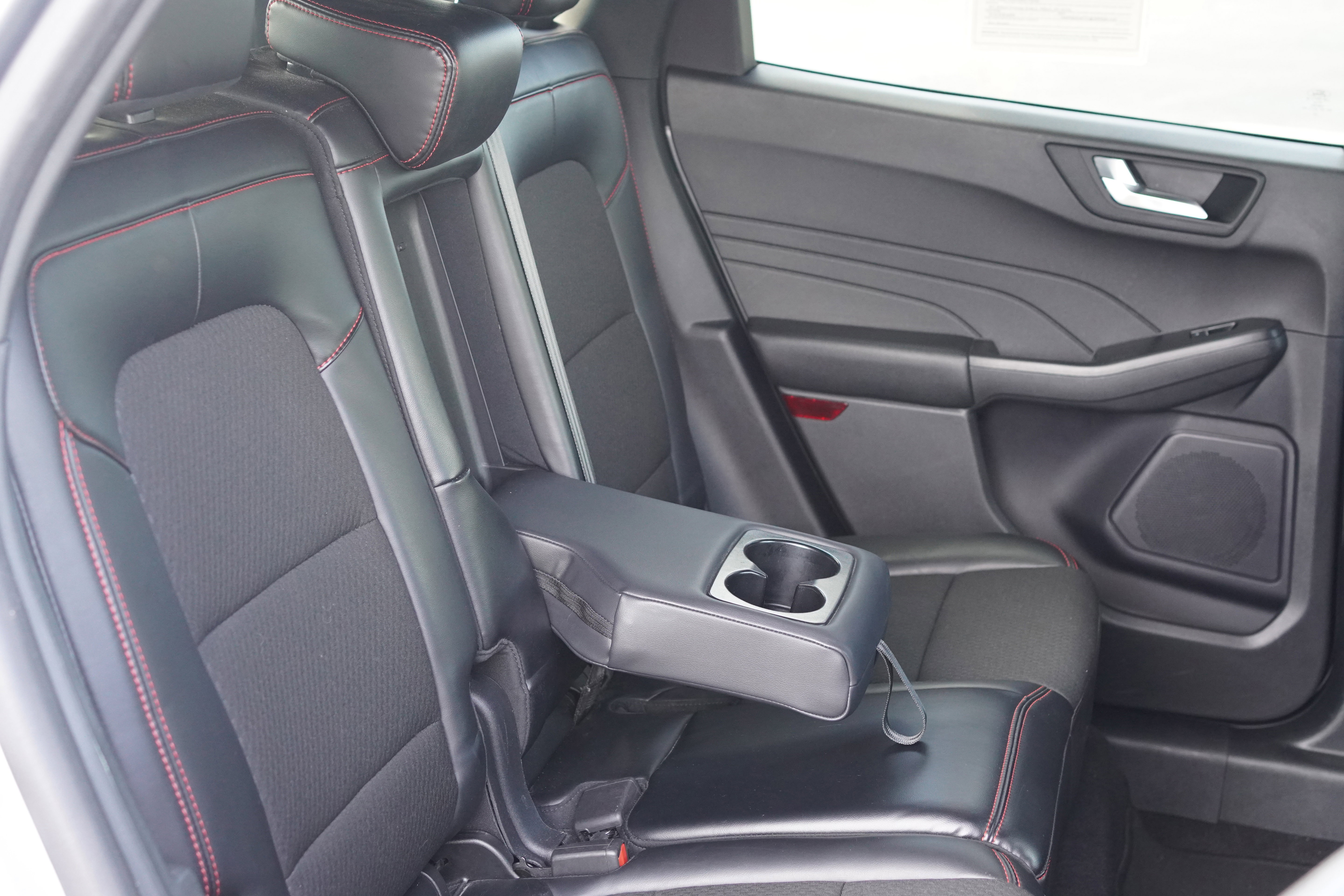 Used 2024 Ford Escape ST-Line image 18