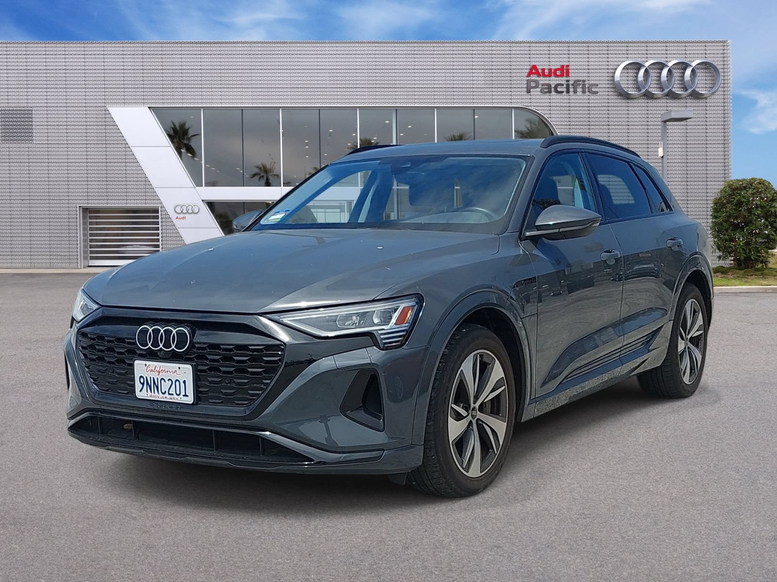 Used 2024 Audi Q8 e-tron Premium Plus AWD/4WD image 1