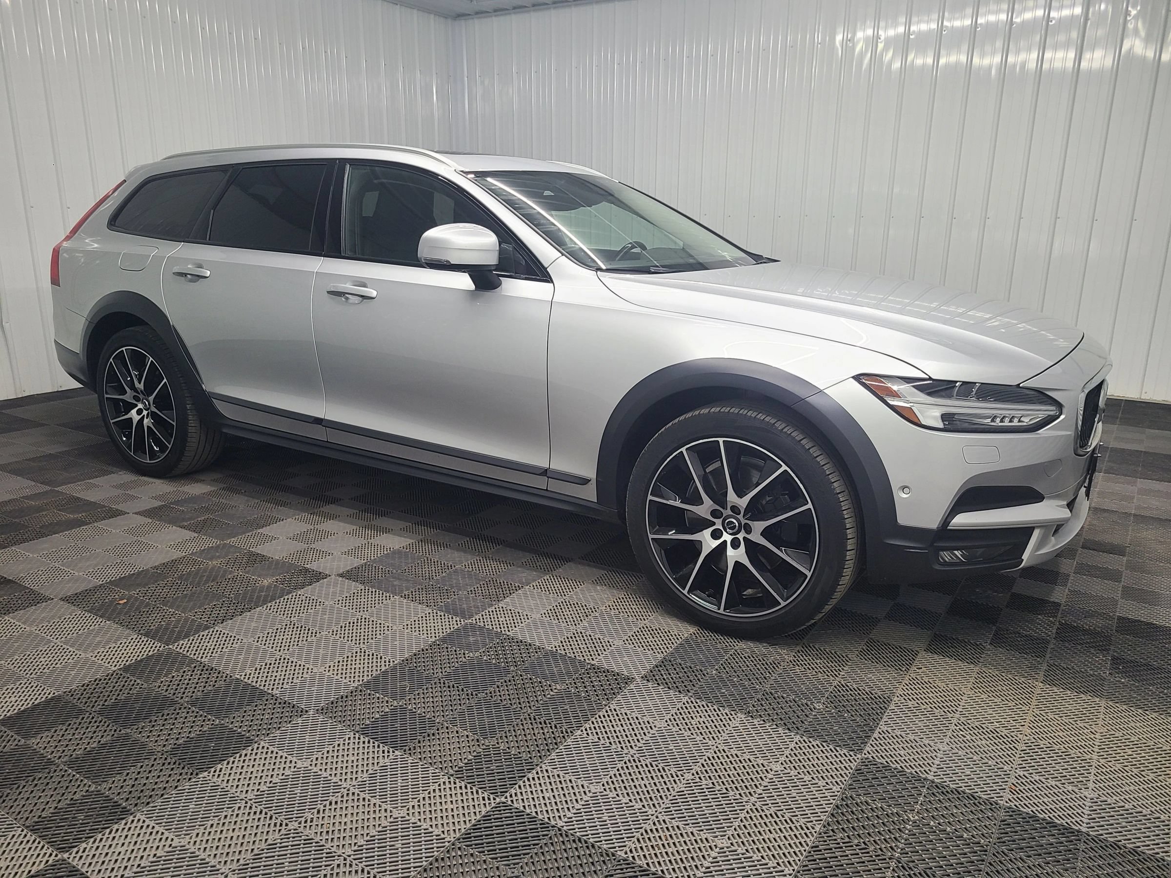 Used 2020 Volvo V90 T6 Cross Country w/ Protection Package Premier