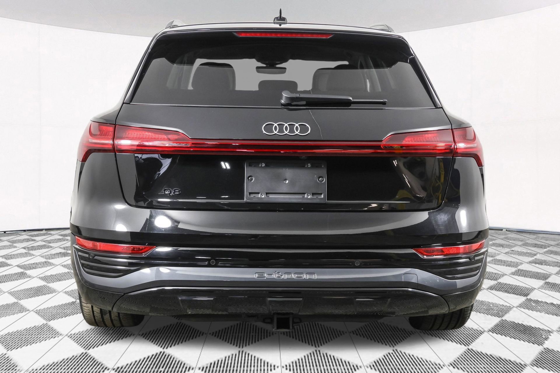 Used 2024 Audi Q8 e-tron Premium Plus w/ Premium Plus Package image 16