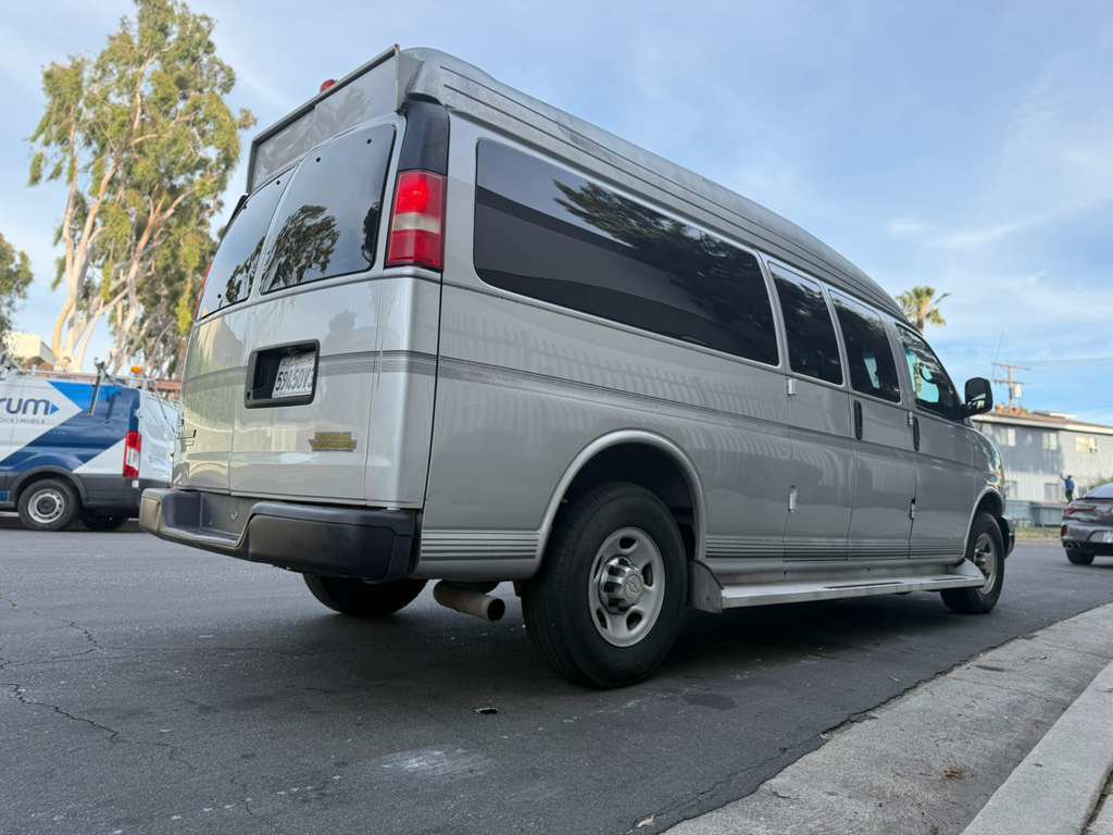 Used 2011 Chevrolet Express 3500 LS RWD image 8