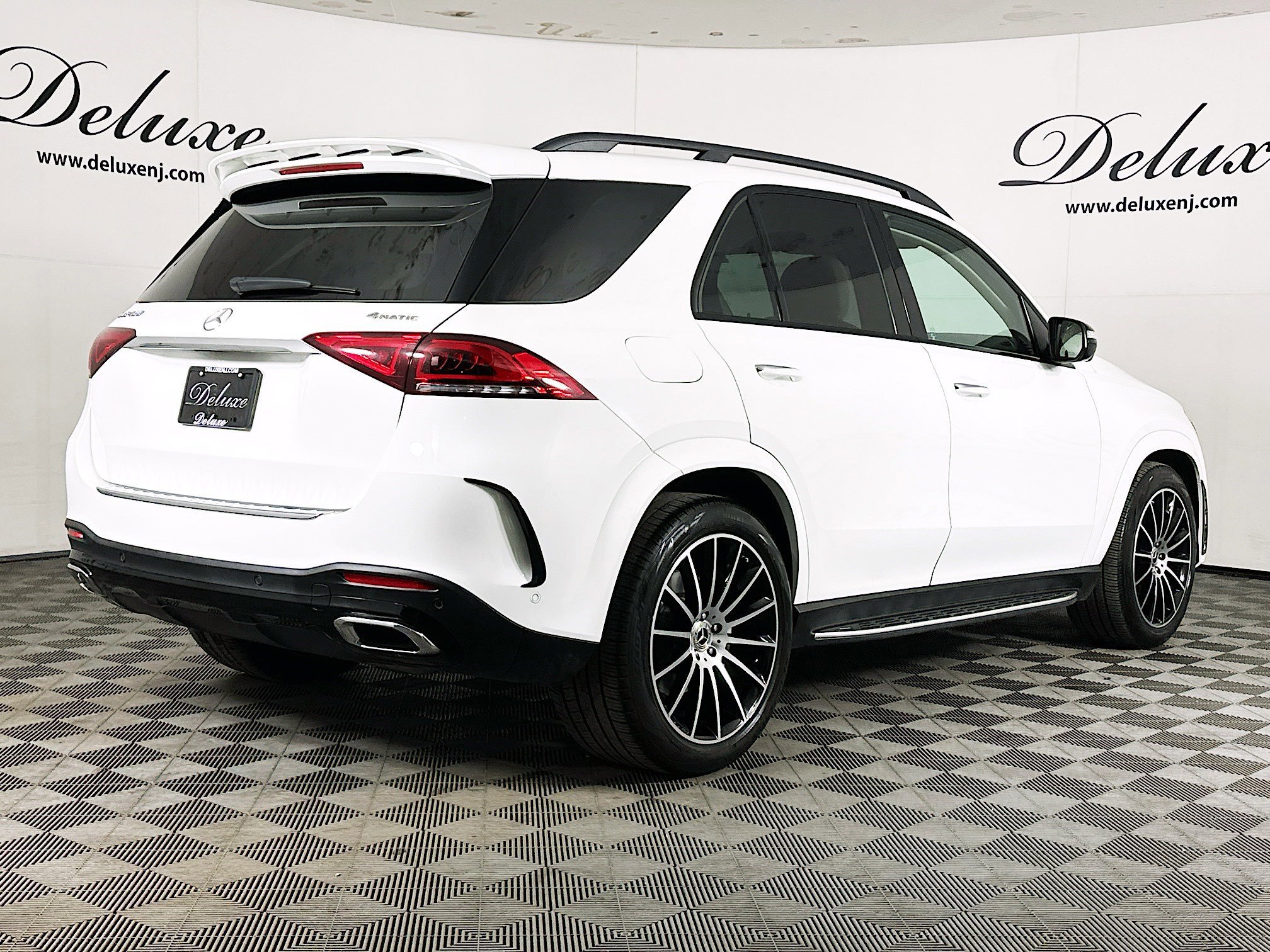 Used 2023 Mercedes-Benz GLE 450 4MATIC w/ AMG Line Exterior image 6