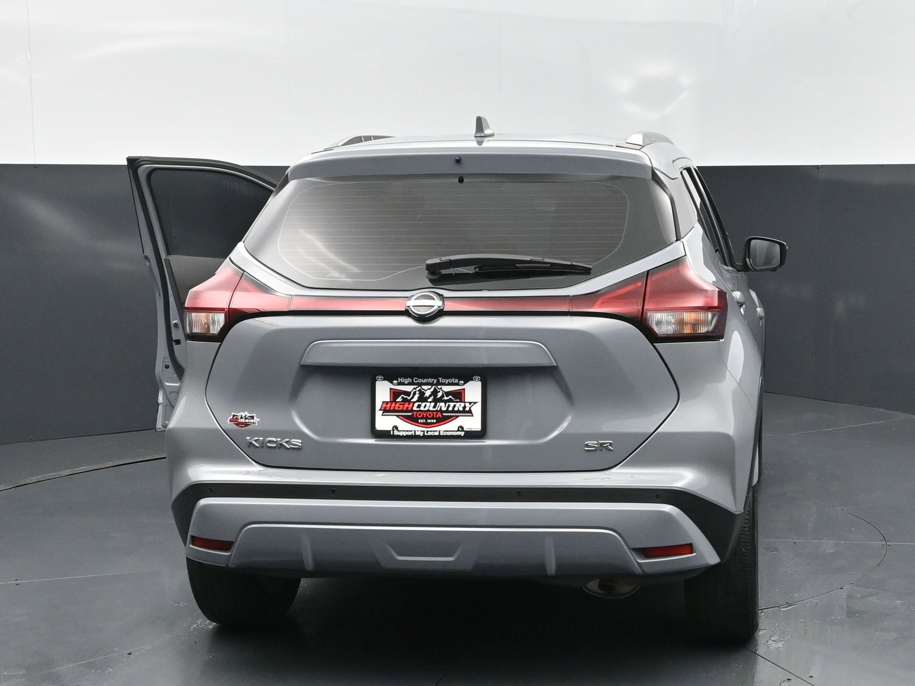 Used 2023 Nissan Kicks SR w/ SR Premium Package image 5
