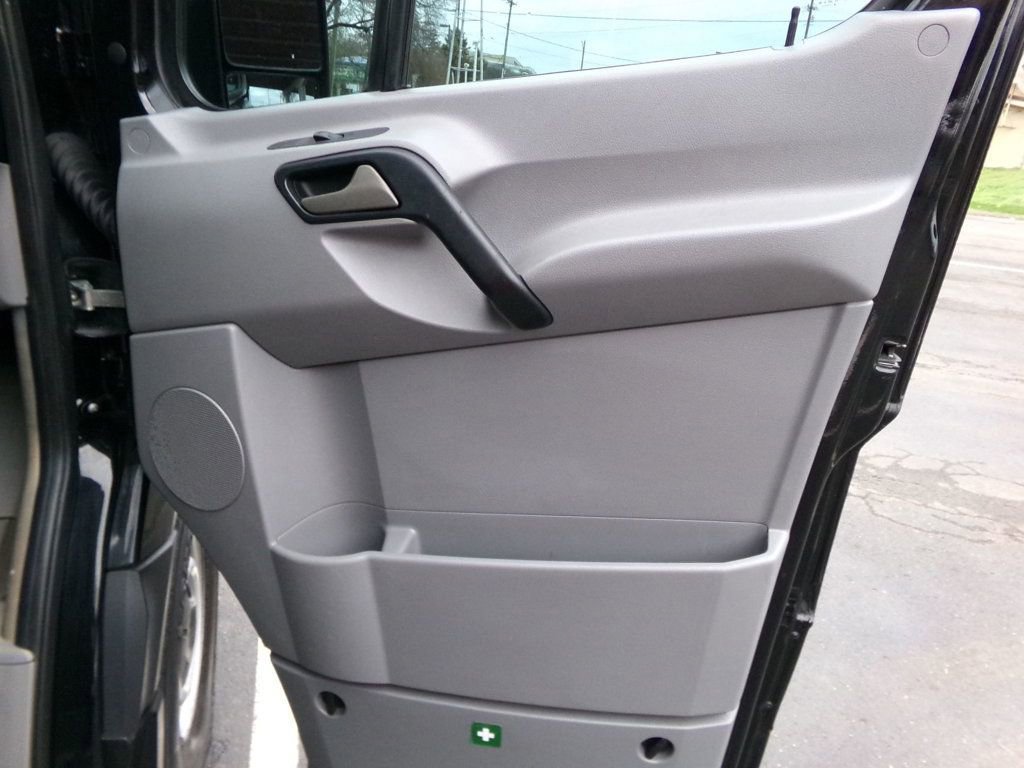 Used 2015 Mercedes-Benz Sprinter 2500 image 12