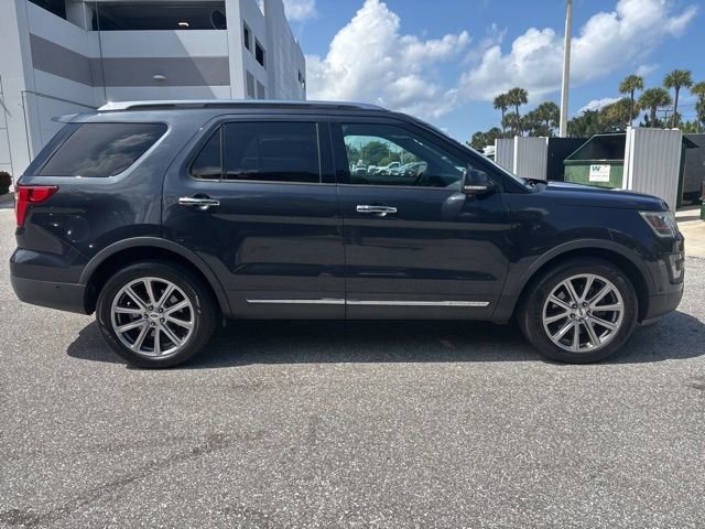 Used 2017 Ford Explorer Limited w/ Equipment Group 301A AWD/4WD image 2