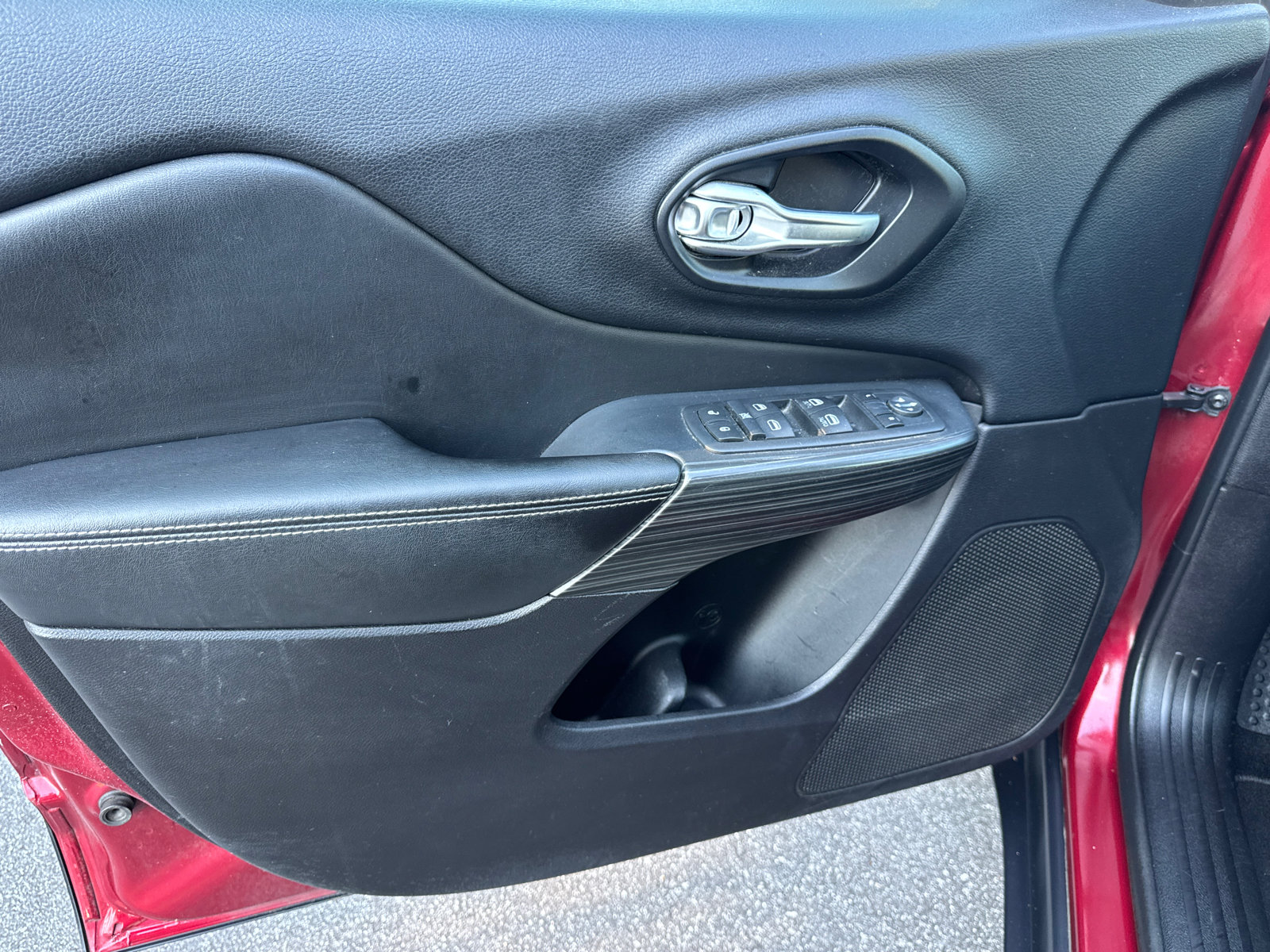 Used 2016 Jeep Cherokee Limited FWD image 11
