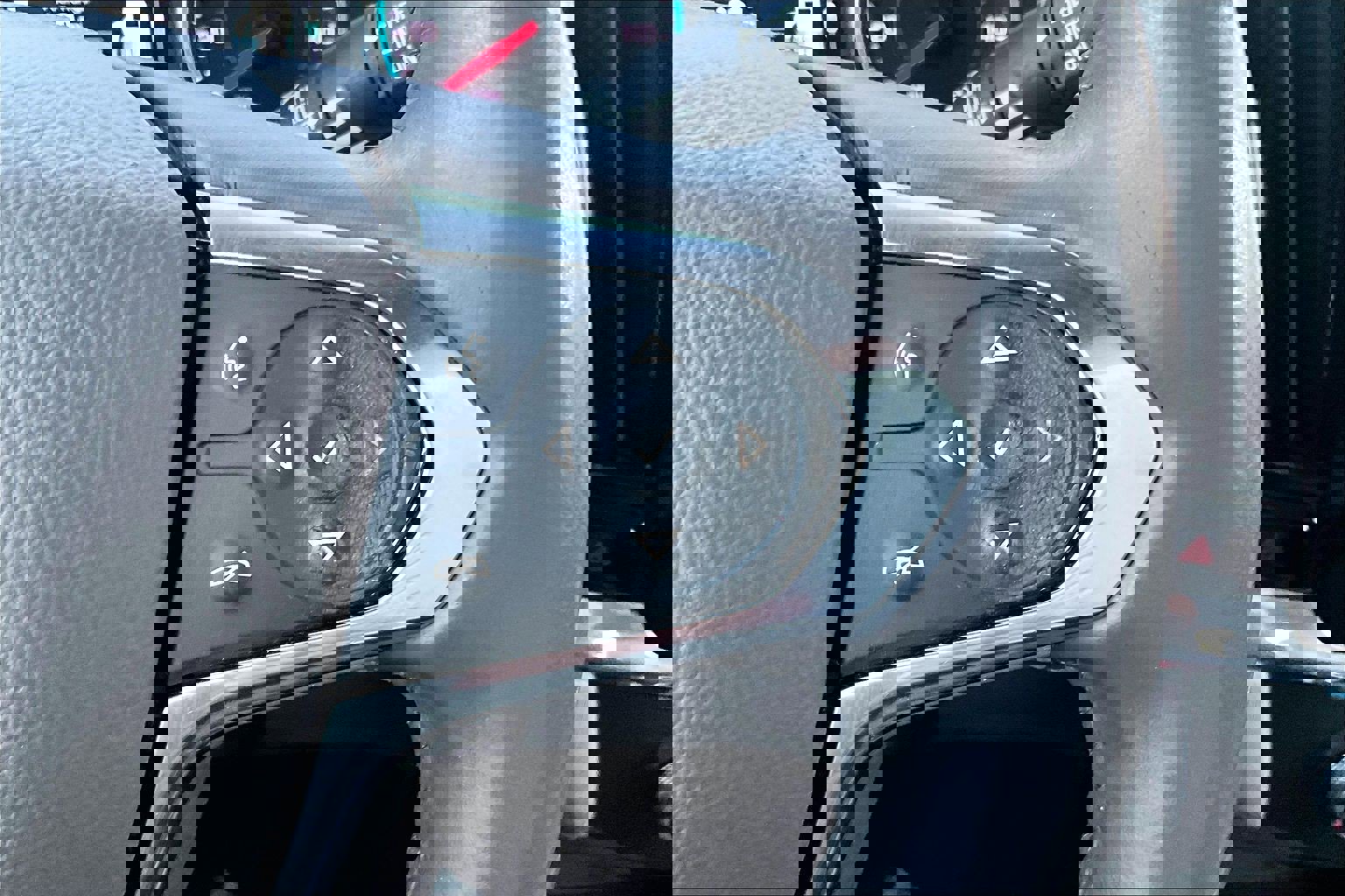 Used 2018 Chevrolet Traverse LT image 18