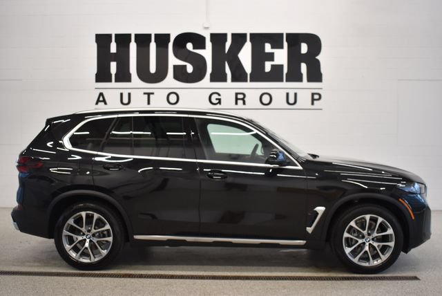 New 2026 BMW X5 xDrive40i w/ Premium Package AWD/4WD image 2