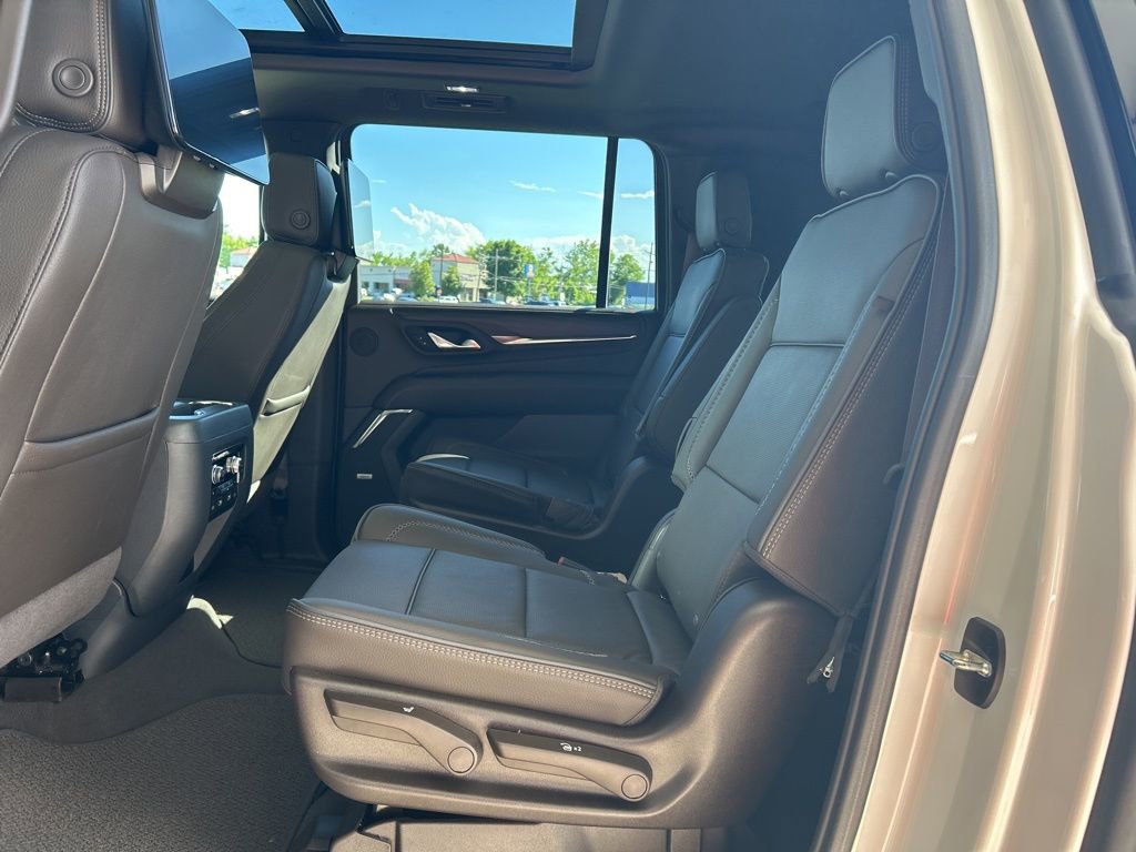 Used 2024 GMC Yukon XL Denali w/ Advanced Technology Package AWD/4WD image 9
