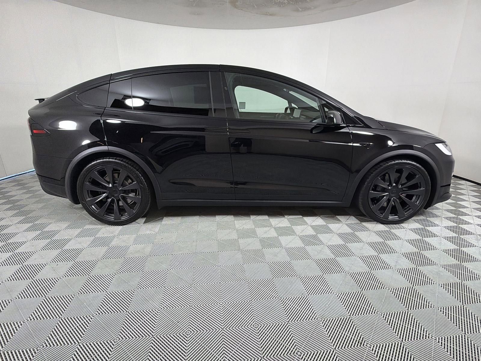 Used 2022 Tesla Model X Plaid image 6