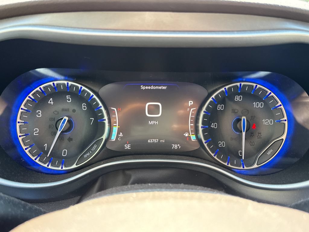 Used 2019 Chrysler Pacifica Touring-L w/ Advanced Safetytec Group FWD image 21