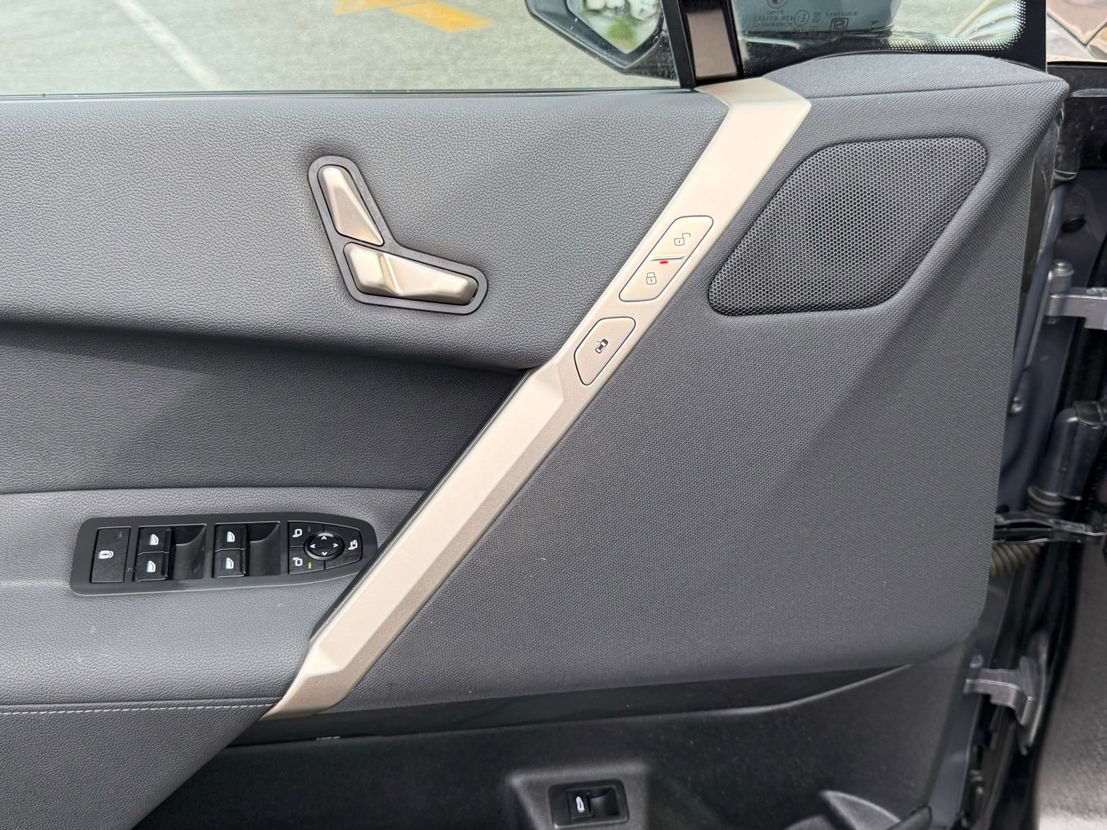 Used 2024 BMW iX xDrive50 w/ Radiant Heating Package image 21