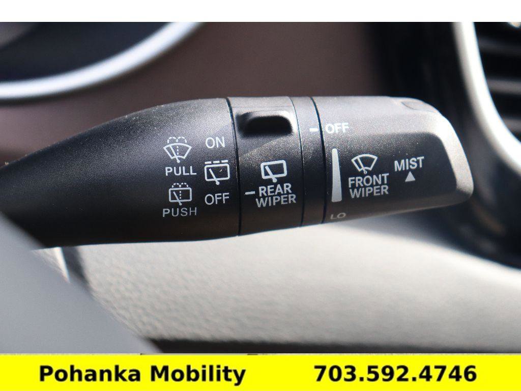 Used 2023 Chrysler Voyager LX image 13