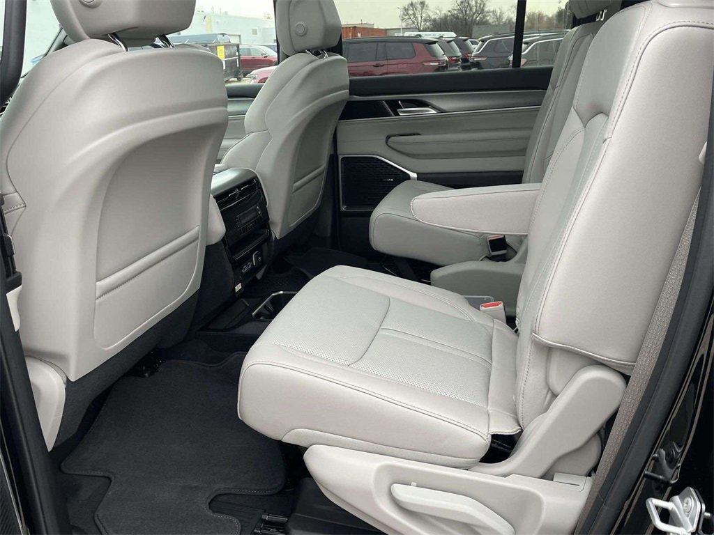 New 2026 Jeep Grand Wagoneer L 4WD image 8