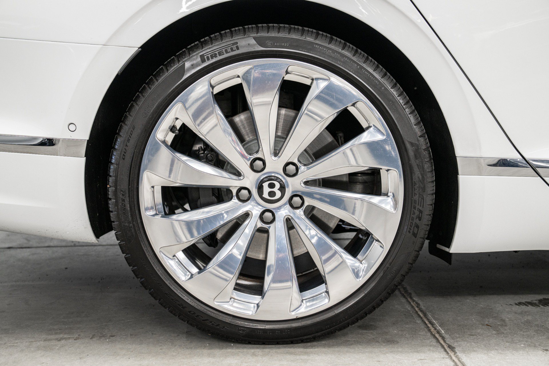 Used 2024 Bentley Flying Spur V8 AWD/4WD image 49