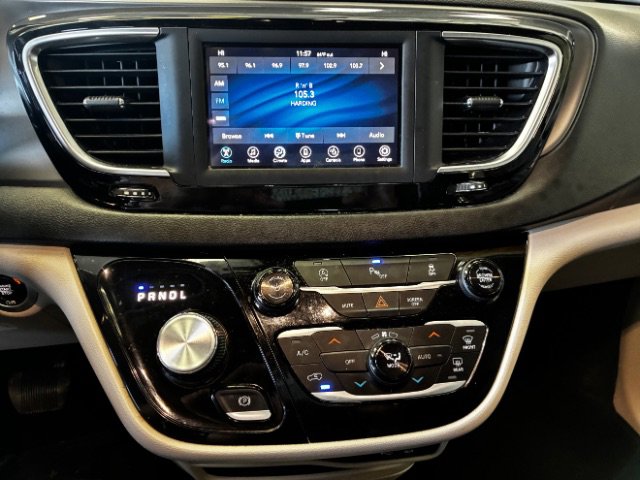 Used 2020 Chrysler Pacifica Touring-L FWD image 22