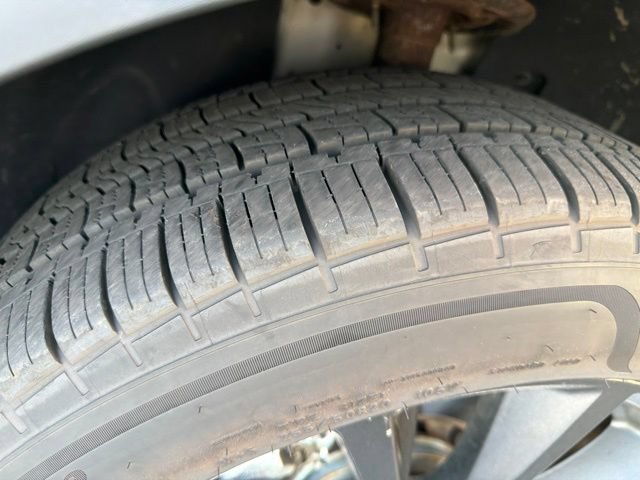 Used 2018 Ford Explorer XLT w/ Equipment Group 202A AWD/4WD image 12