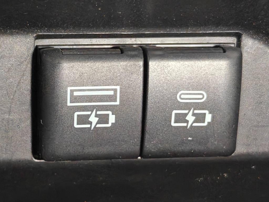 Used 2021 Toyota Camry LE FWD image 38