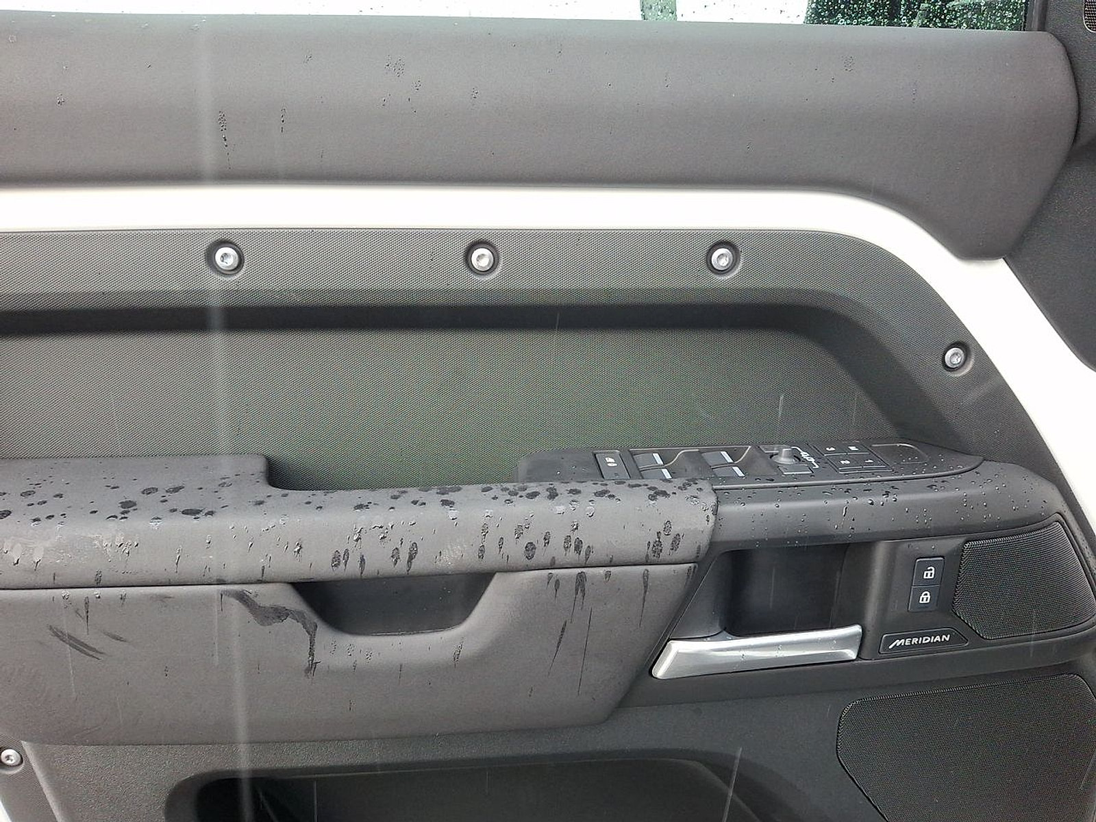 Certified 2025 Land Rover Defender 110 S AWD/4WD image 19